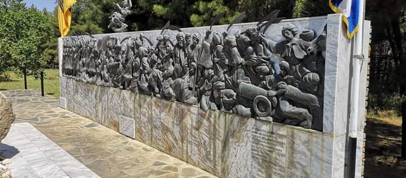 Άγνωστοι βανδάλισαν το μνημείο του Καπετάν Χάψα στη Χαλκιδική (φωτο)